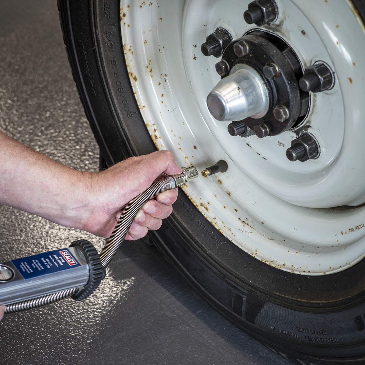 Clip-On Connector for Tyre Inflators SA361