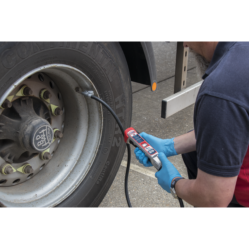 PCL Professional Tyre Inflator with 2.5m Hose & Clip-On Connector SA37/94