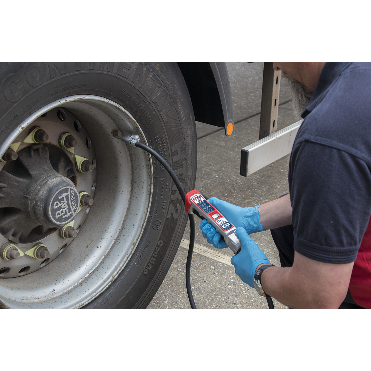 PCL Professional Tyre Inflator with 2.5m Hose & Clip-On Connector SA37/94
