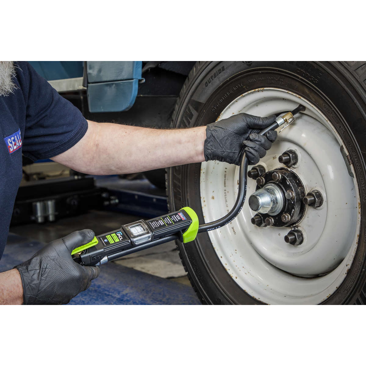 PCL Airlite Eco Tyre Inflator with Clip-On Connector SA37/98