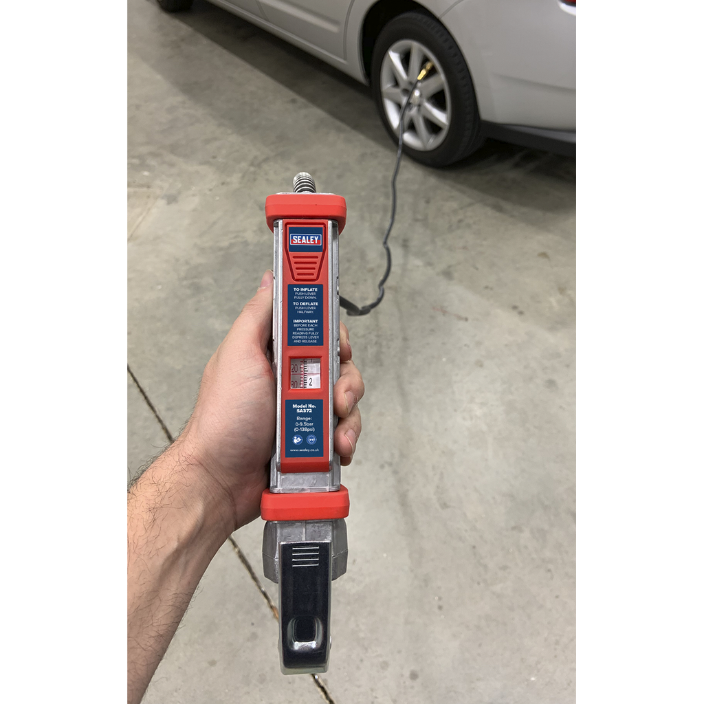 Tyre Inflator with 2.7m Hose & Clip-On Connector SA372