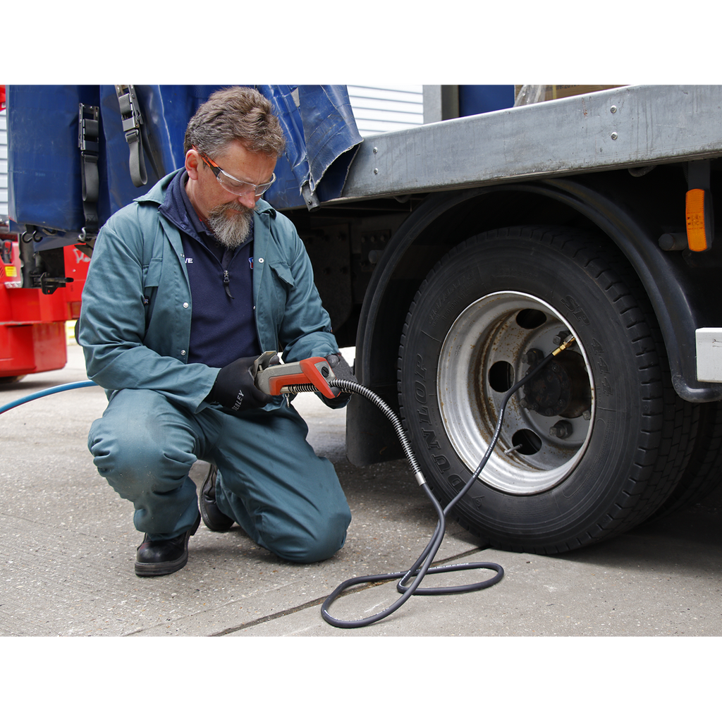 Digital Tyre Inflator with 2.7m Hose & Clip-On Connector SA375