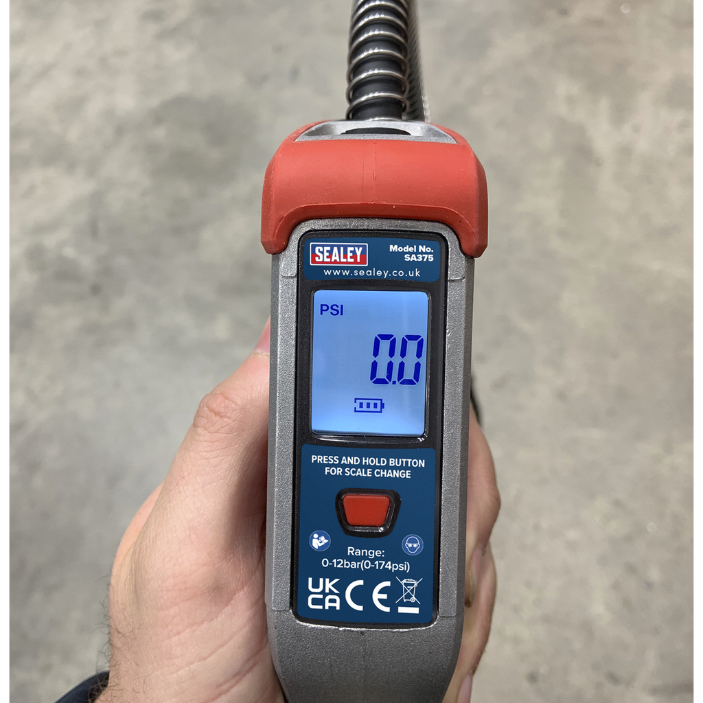 Digital Tyre Inflator with 2.7m Hose & Clip-On Connector SA375