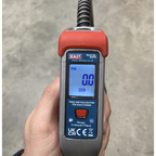 Digital Tyre Inflator with 2.7m Hose & Clip-On Connector SA375