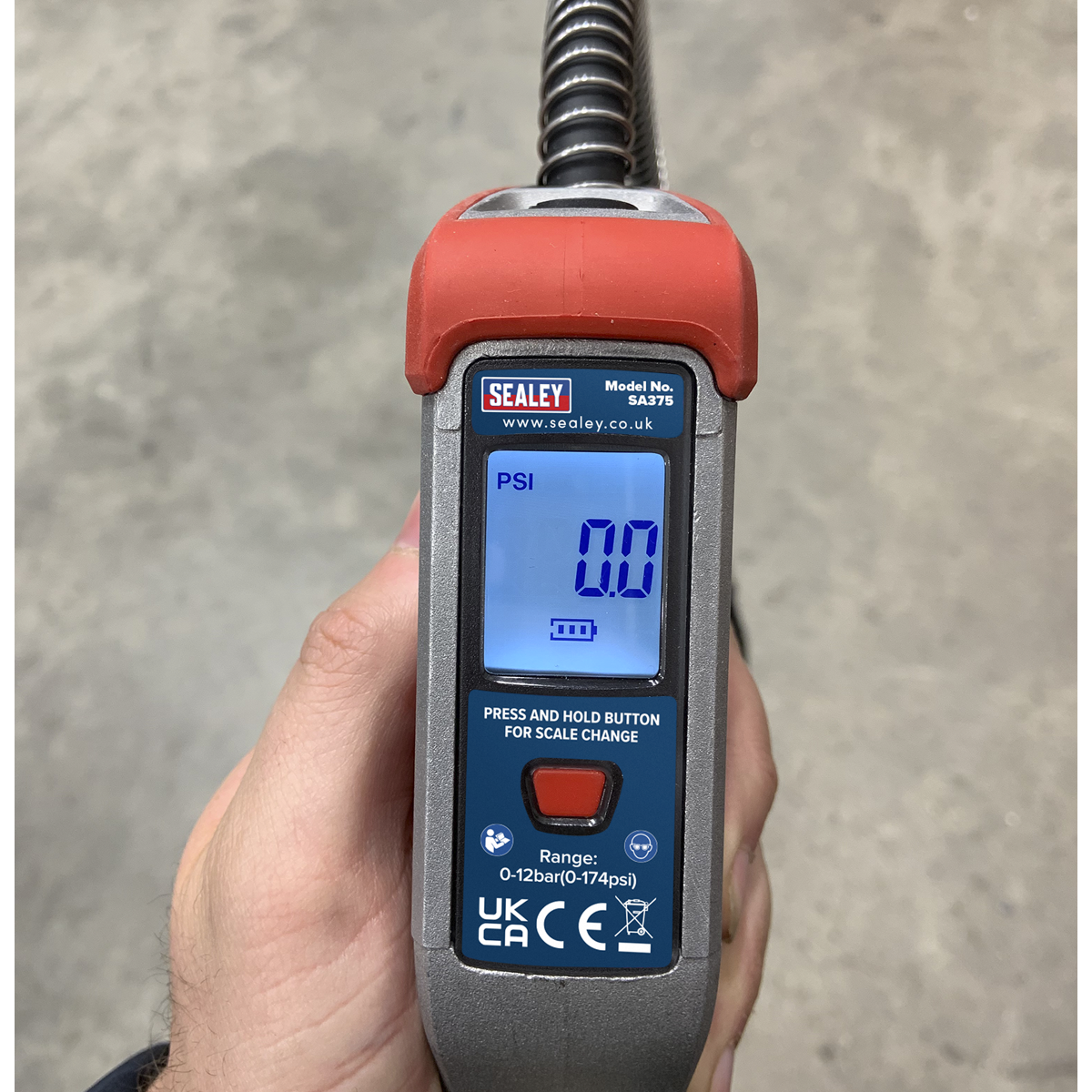 Digital Tyre Inflator with 2.7m Hose & Clip-On Connector SA375