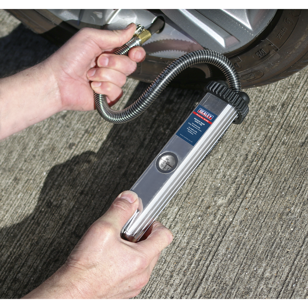 Tyre Inflator with Clip-On Connector SA395