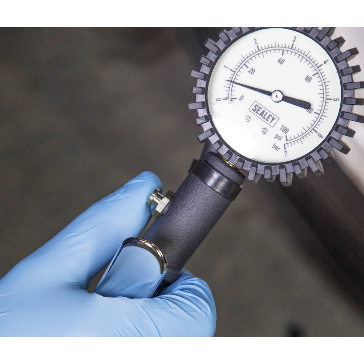 Tyre Inflator with Clip-On Connector SA399