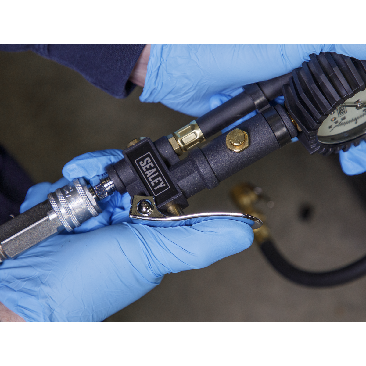 Tyre Inflator with Clip-On Connector SA399