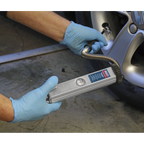 Long Type Tyre Inflator with Twin Push-On Connector SA39
