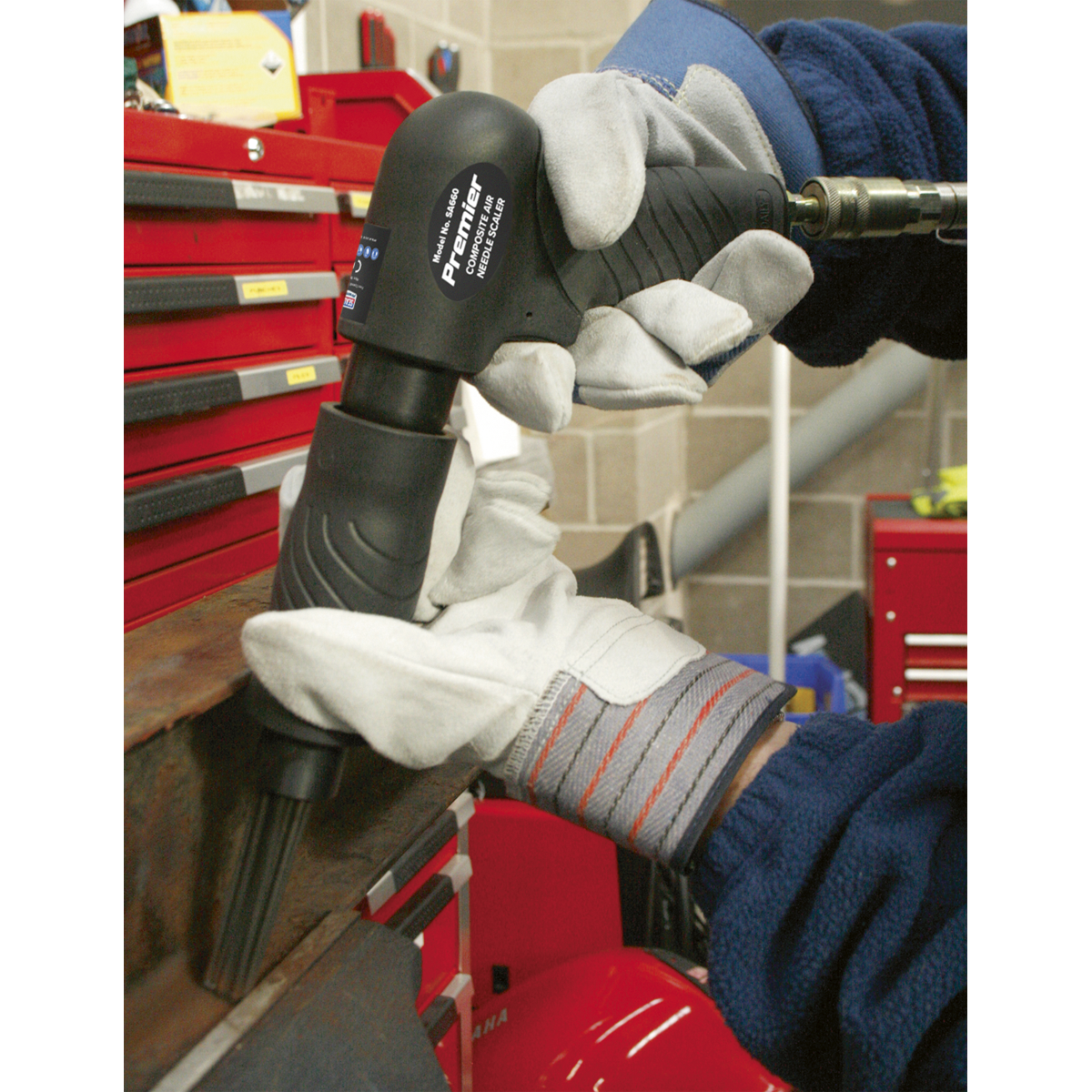 Composite Pistol Type Air Needle Scaler SA660