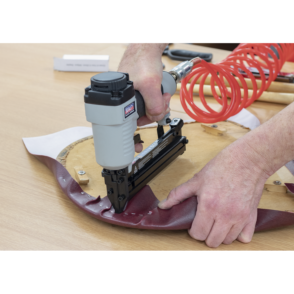 Air Staple Gun 13-32mm Capacity SA789