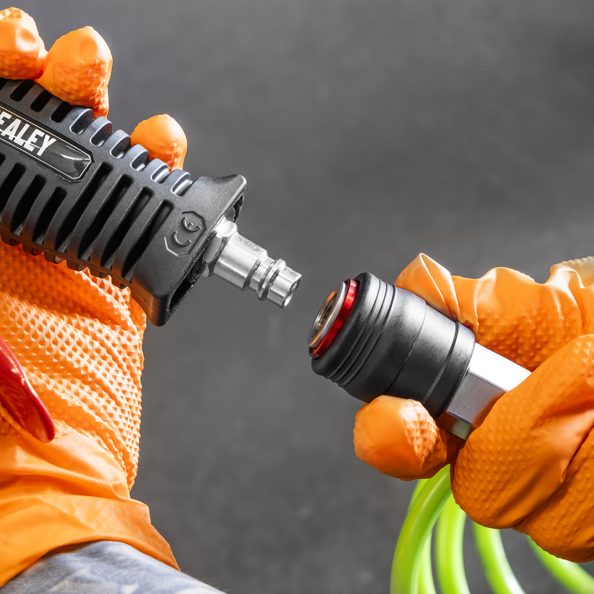 Tyre Inflator with Clip-On Connector SA9304