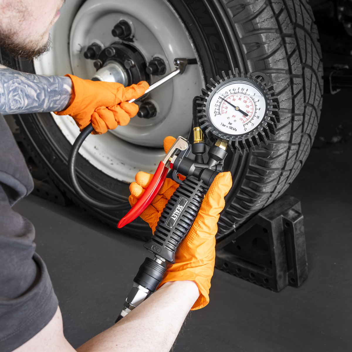 Tyre Inflator with Push-On Connector SA9314