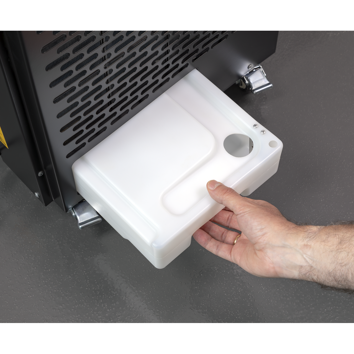 Industrial Spot Cooler Air Conditioner/Air Cooler 6,800Btu/hr (2kW) SAC7001