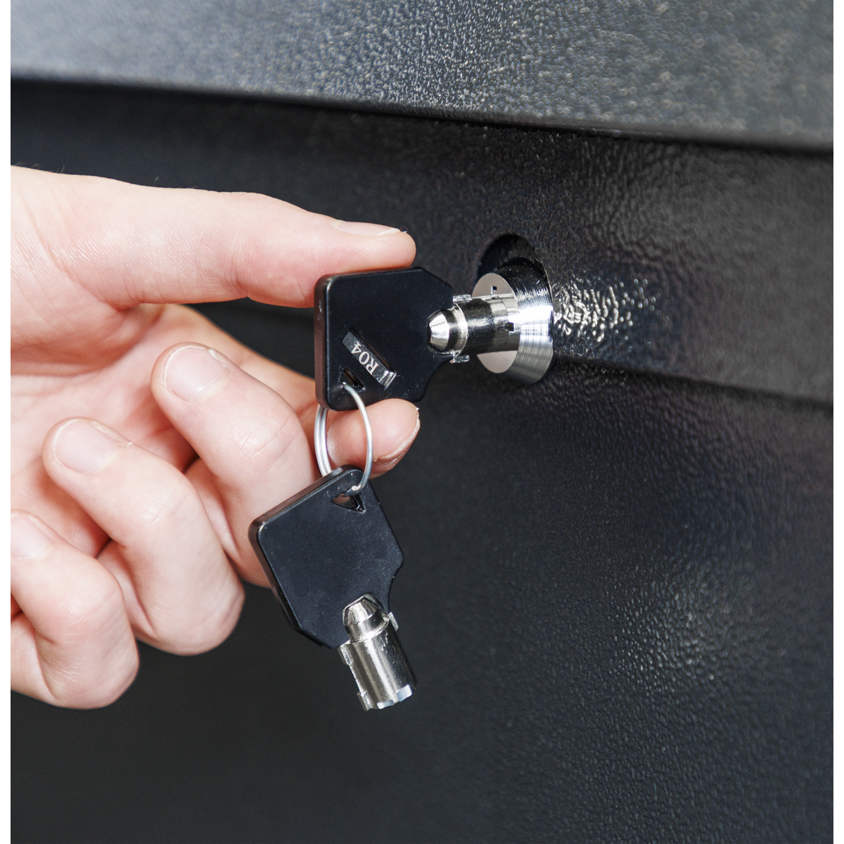 Steel Storage Chest 765 x 350 x 320mm SB765