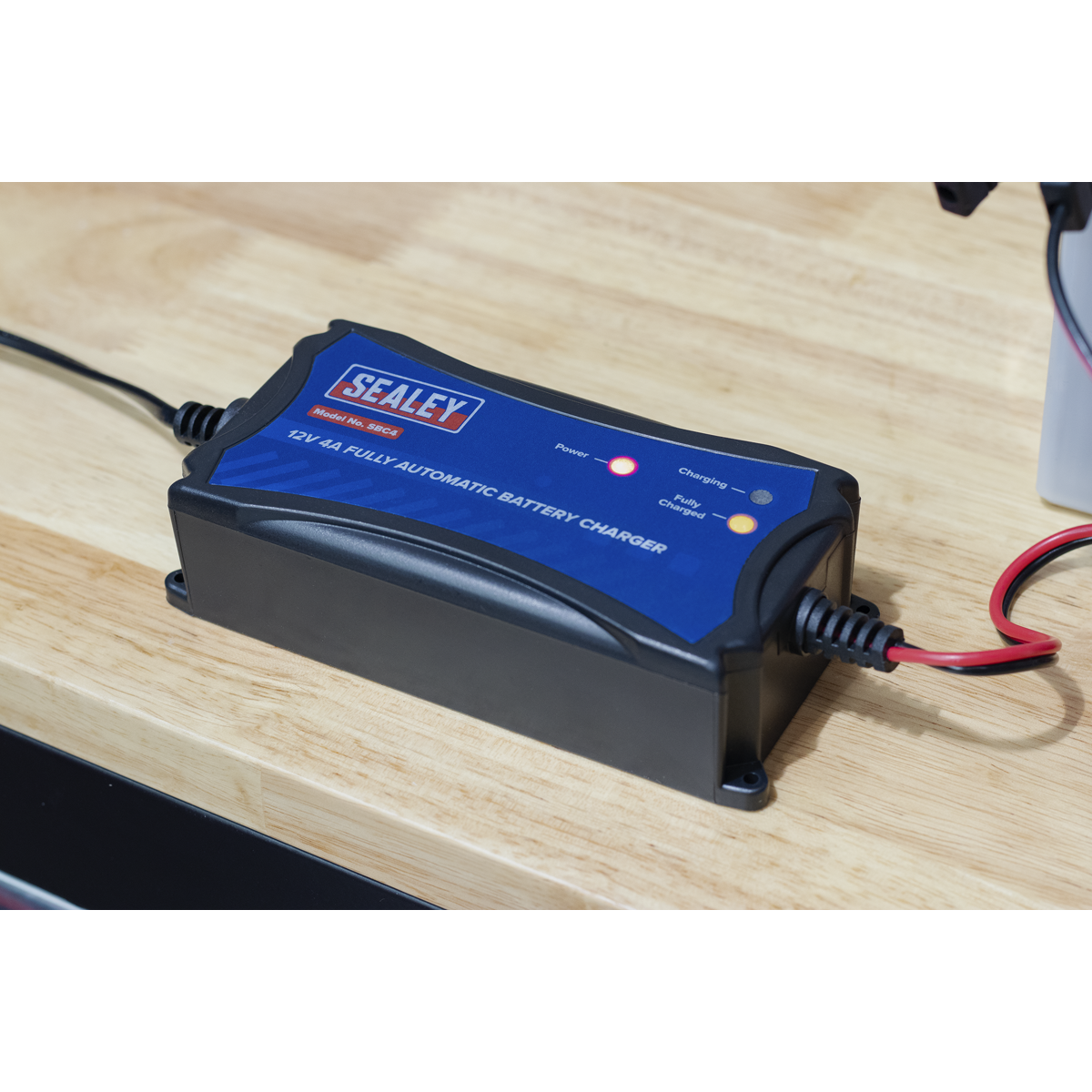 12V Fully Automatic Battery Maintainer/Charger 4A SBC4