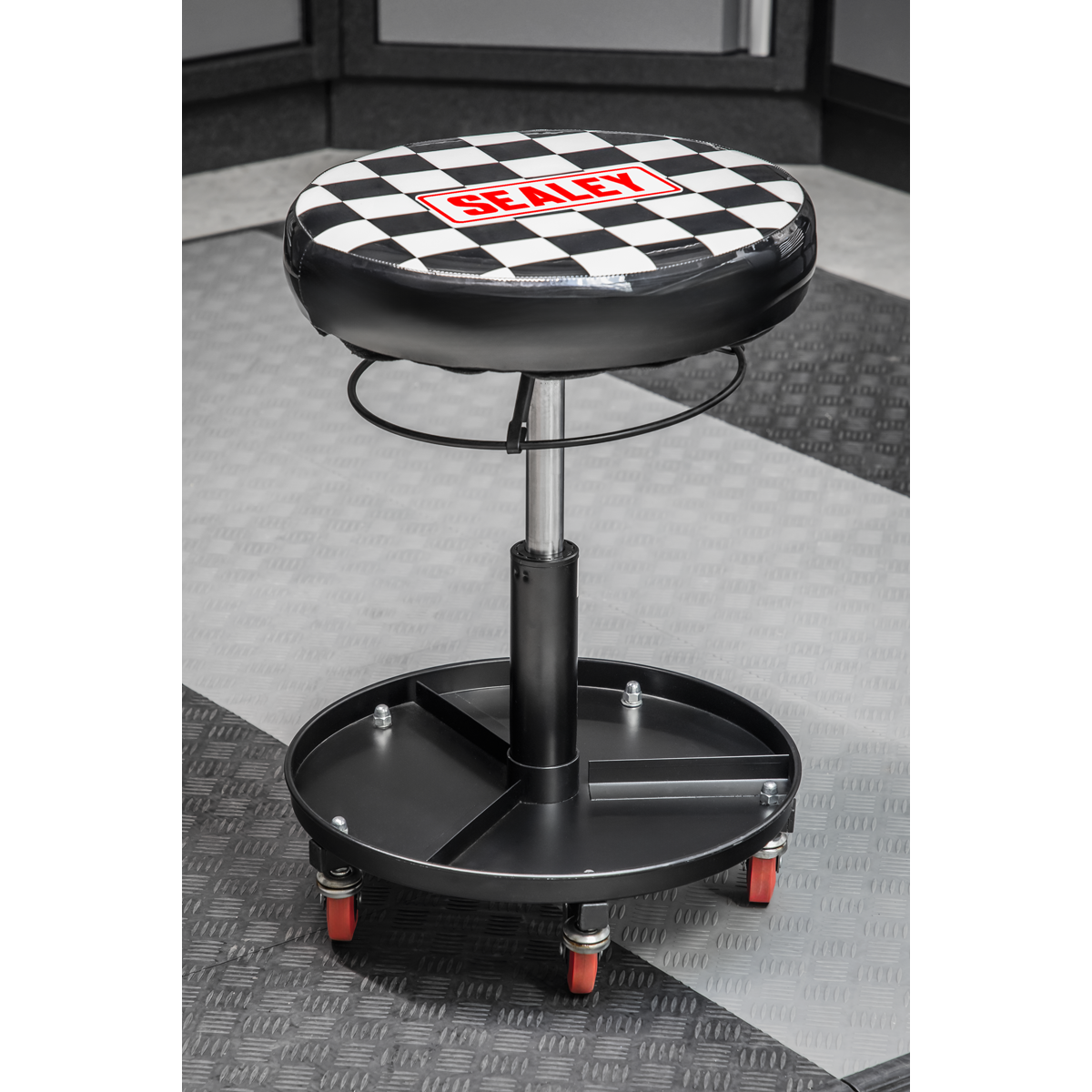 Pneumatic Mechanic's Seat SCR15