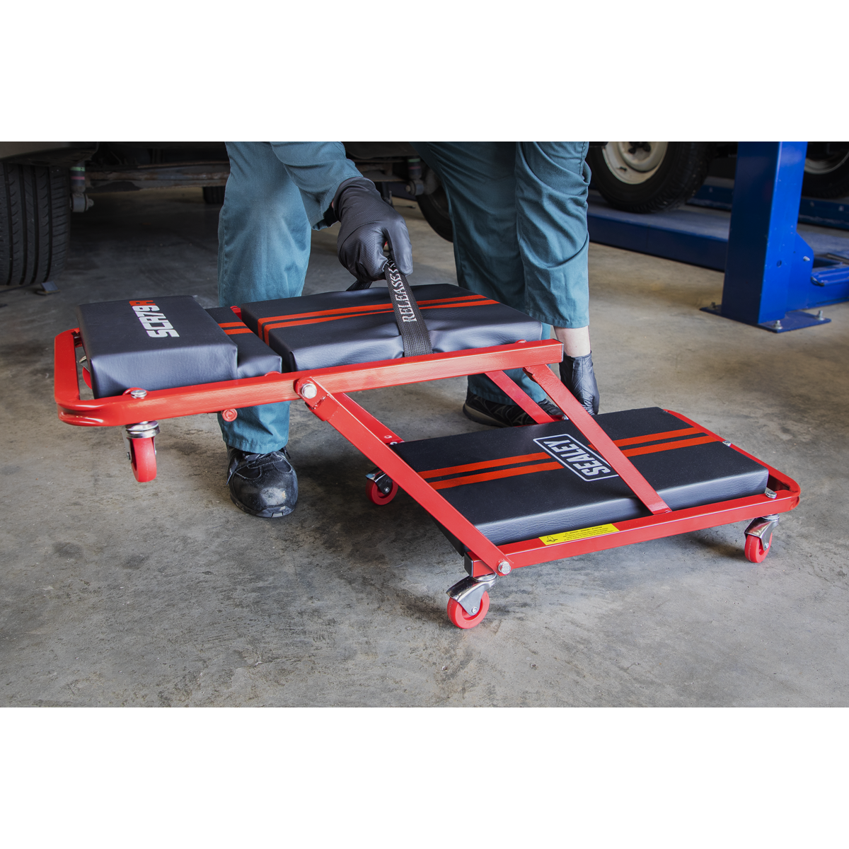 Steel Creeper/Seat with 7 Wheels & Adjustable Head Rest SCR79