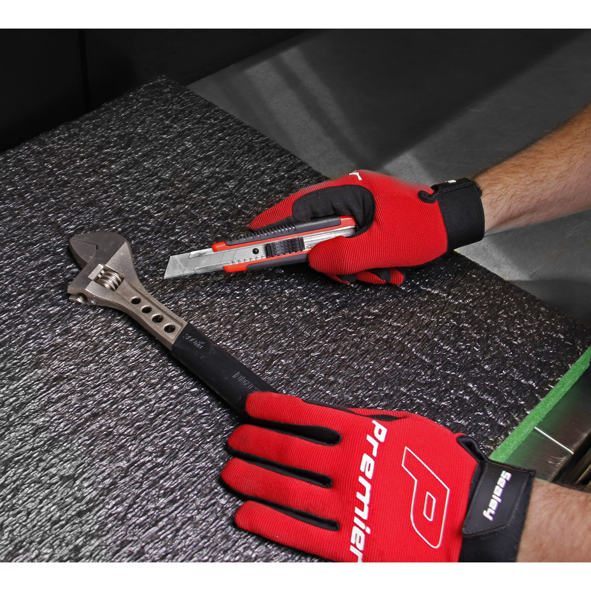 Easy Peel Shadow Foam® 1200 x 550 x 30mm - Red/Black SF30R