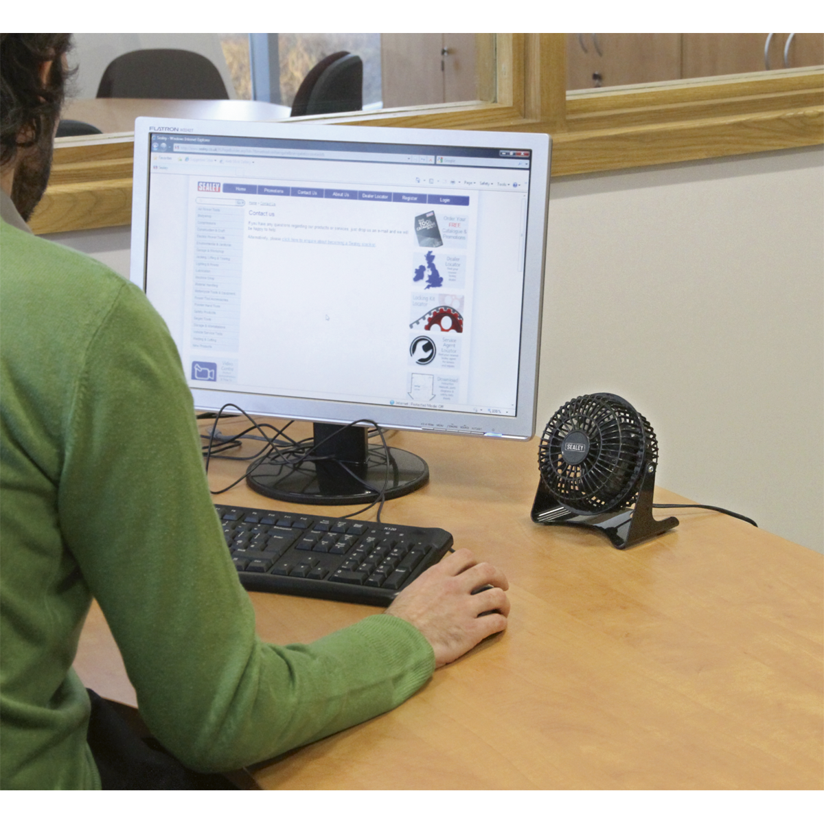 4" Mini Desk Fan 230V SFF04