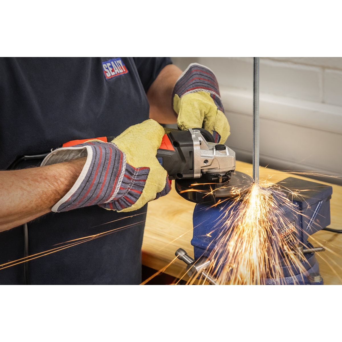 115mm Angle Grinder 750W/230V SG115E
