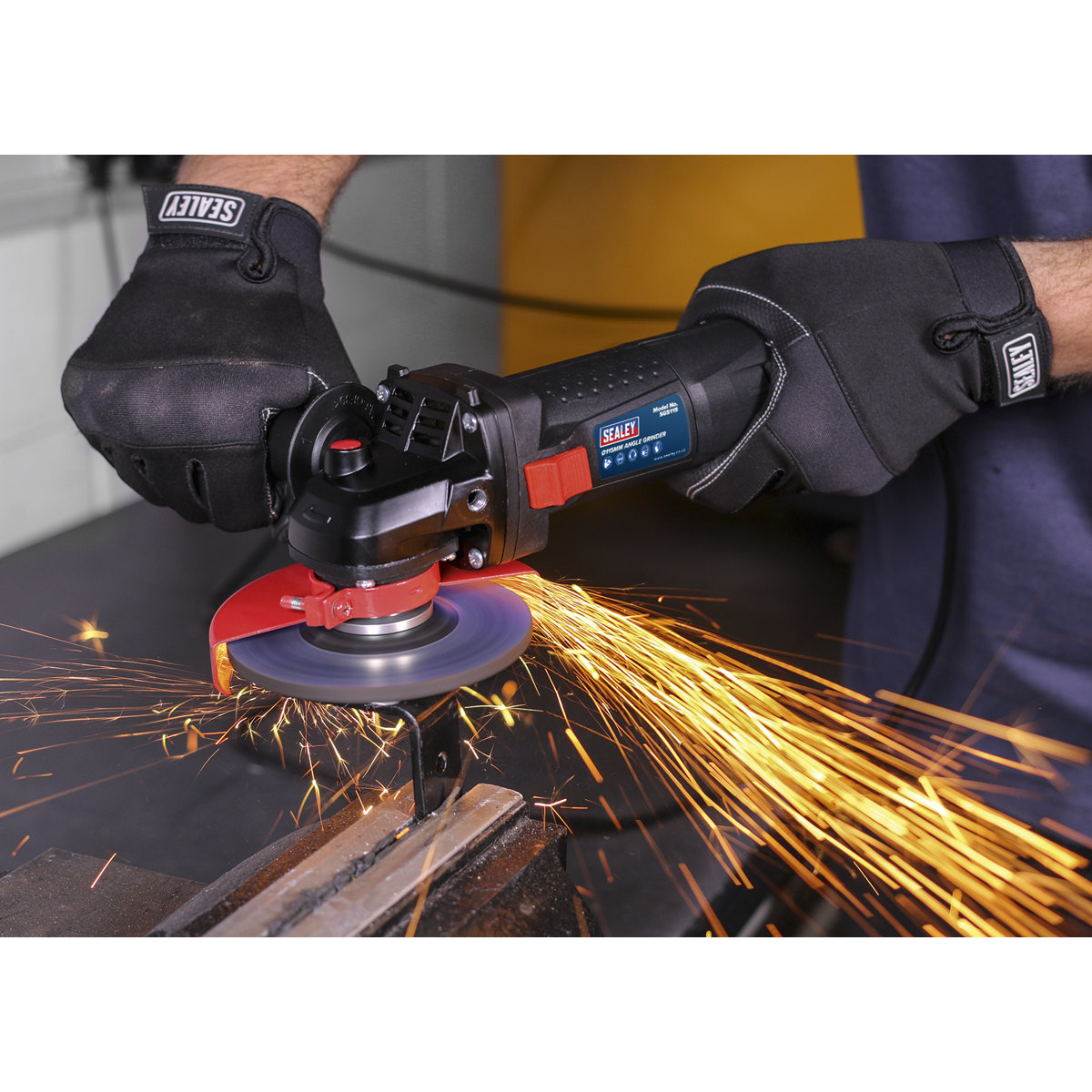 115mm Angle Grinder Slim Body 750W/230V SGS115