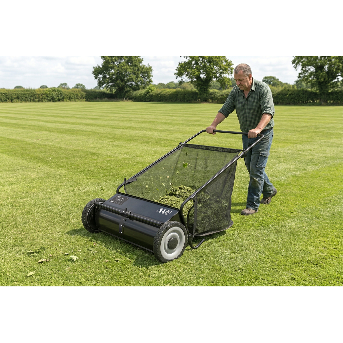 26" Walk Behind Lawn Sweeper 200L Capacity SLS26