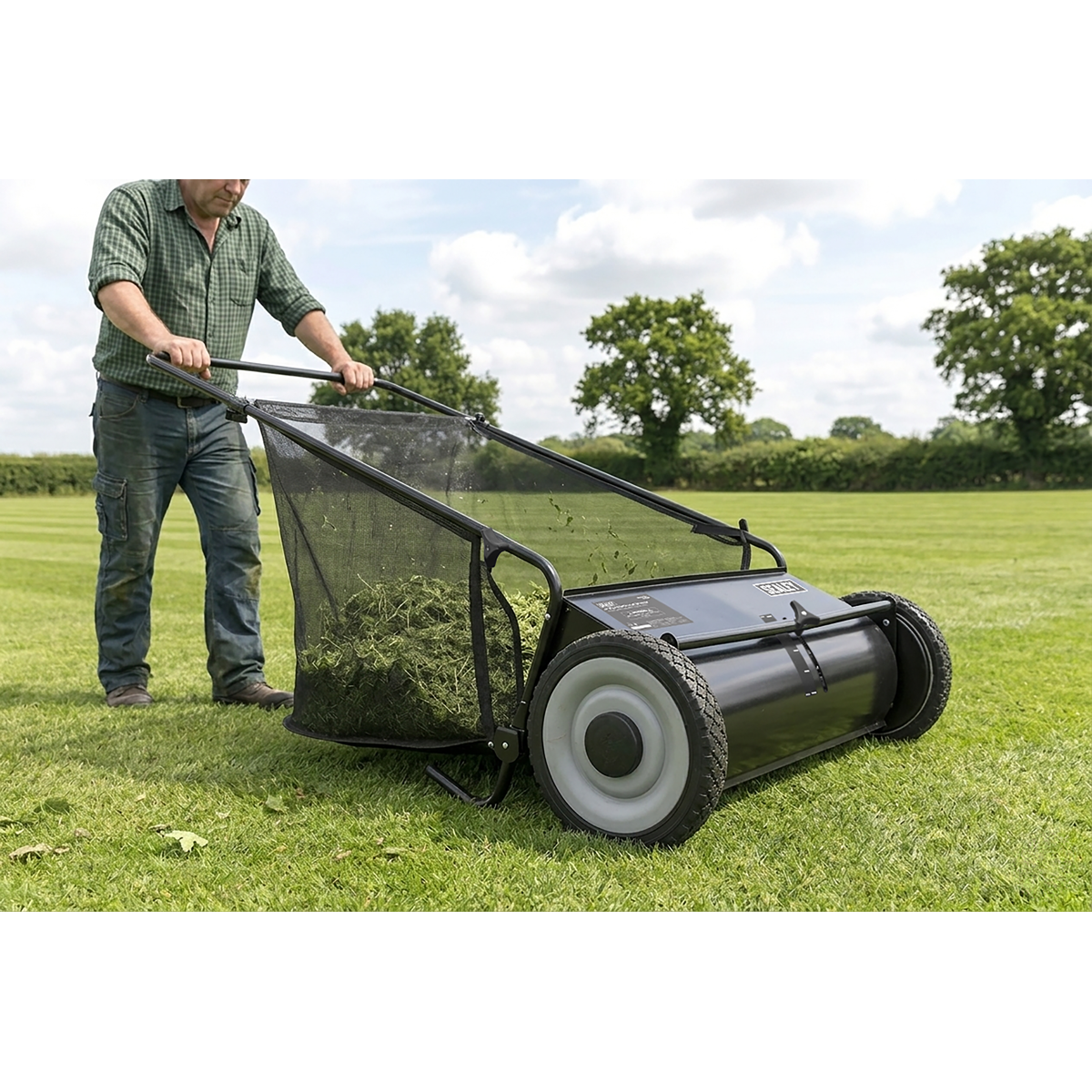 26" Walk Behind Lawn Sweeper 200L Capacity SLS26