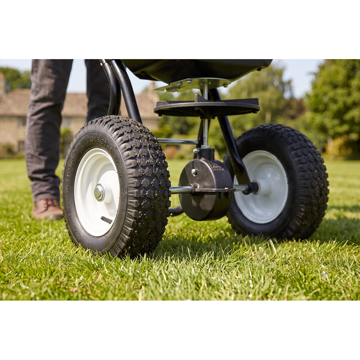 Walk Behind Broadcast Spreader 37kg Capacity SPB37W