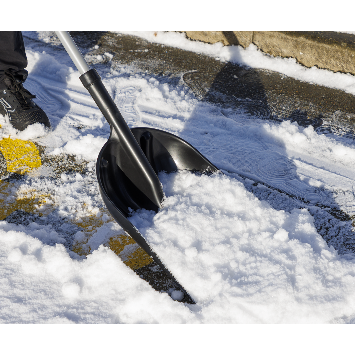 General-Purpose Shovel with 900mm Metal Handle SS01