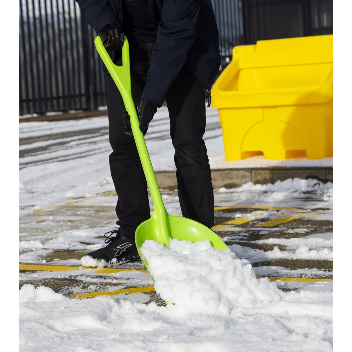 General-Purpose Polypropylene Shovel with 690mm Handle SS10