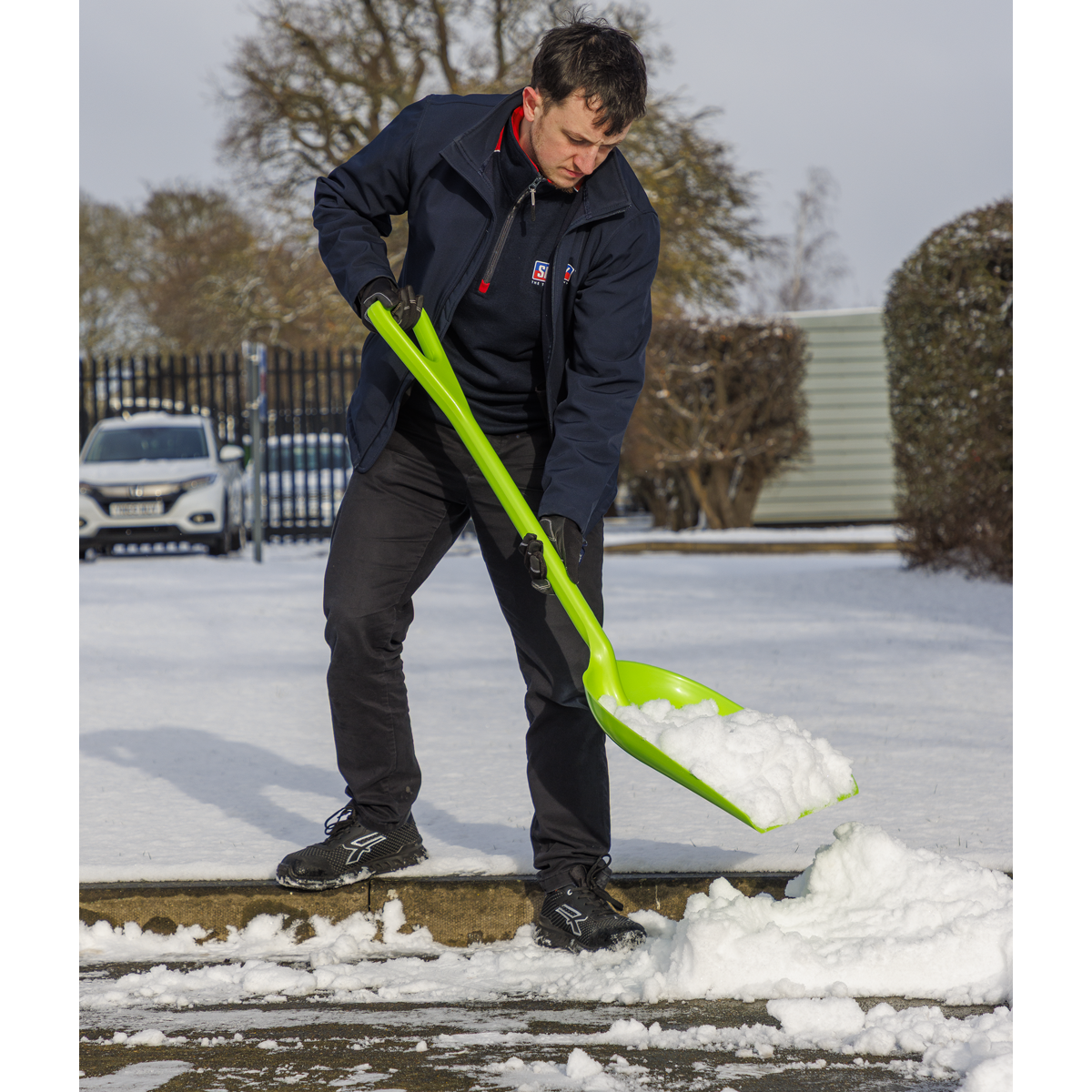 General-Purpose Polypropylene Shovel with 690mm Handle SS10