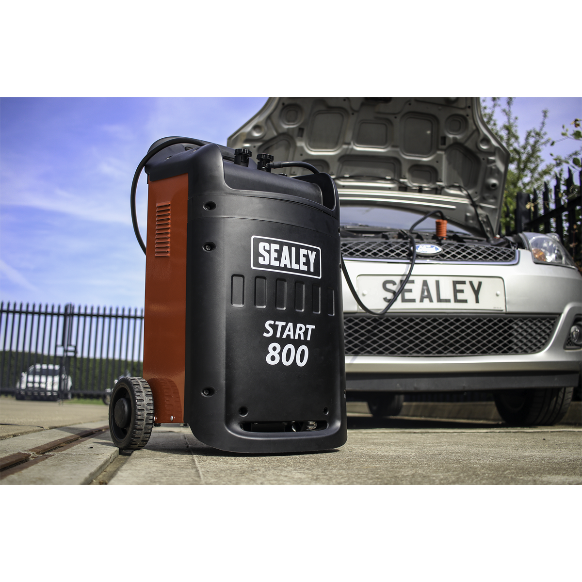 12/24V Starter/Charger 800/110A 400V START800