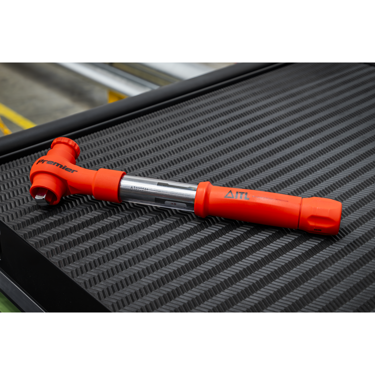 Insulated Torque Wrench 1/2"Sq Drive 12-60Nm STW804