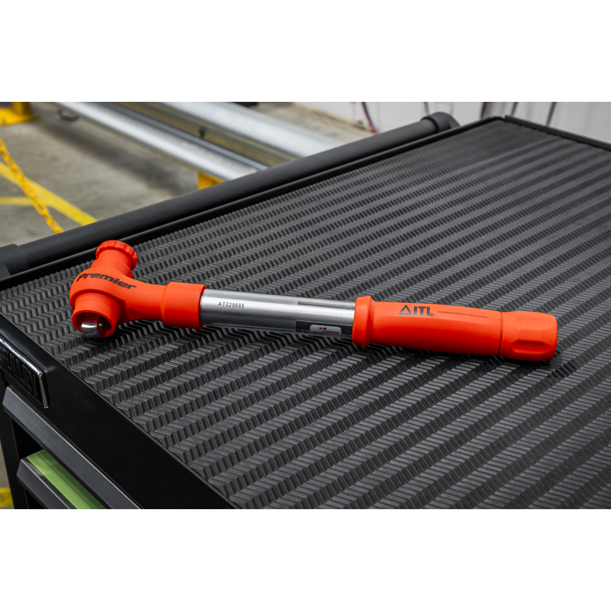 Insulated Torque Wrench 1/2"Sq Drive 20-100Nm STW807