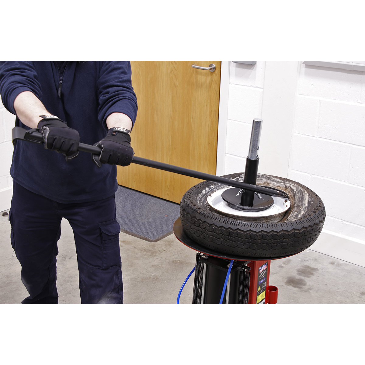 Pneumatic/Manual Tyre Changer TC962