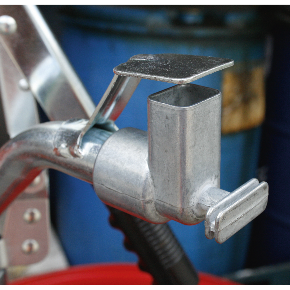 Heavy-Duty Lever Pump with Swivel Handle TP6802