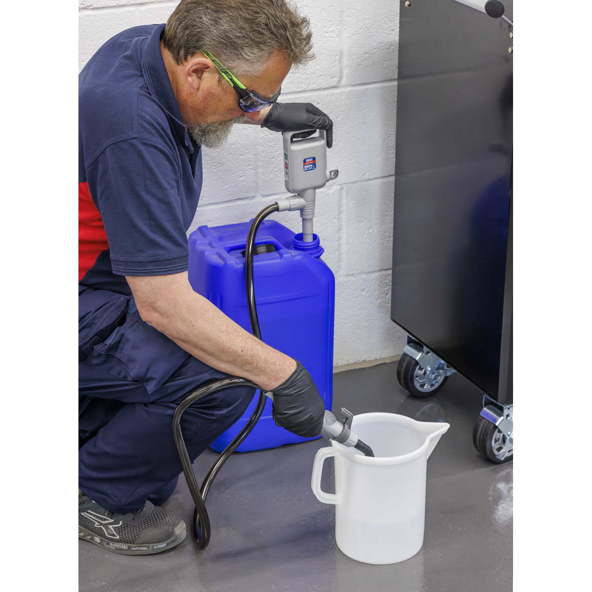 Battery Operated Fluid Transfer Pump with Nozzle TP81