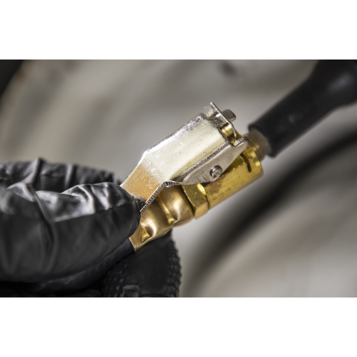 Tyre Pressure Gauge with Clip-On Chuck TST/PG6