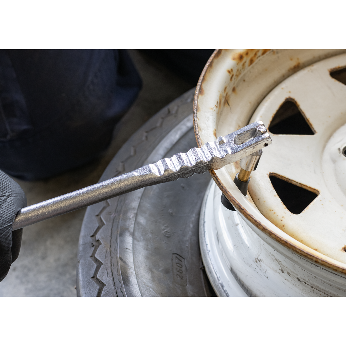 Tyre Valve Installer TST/TVI