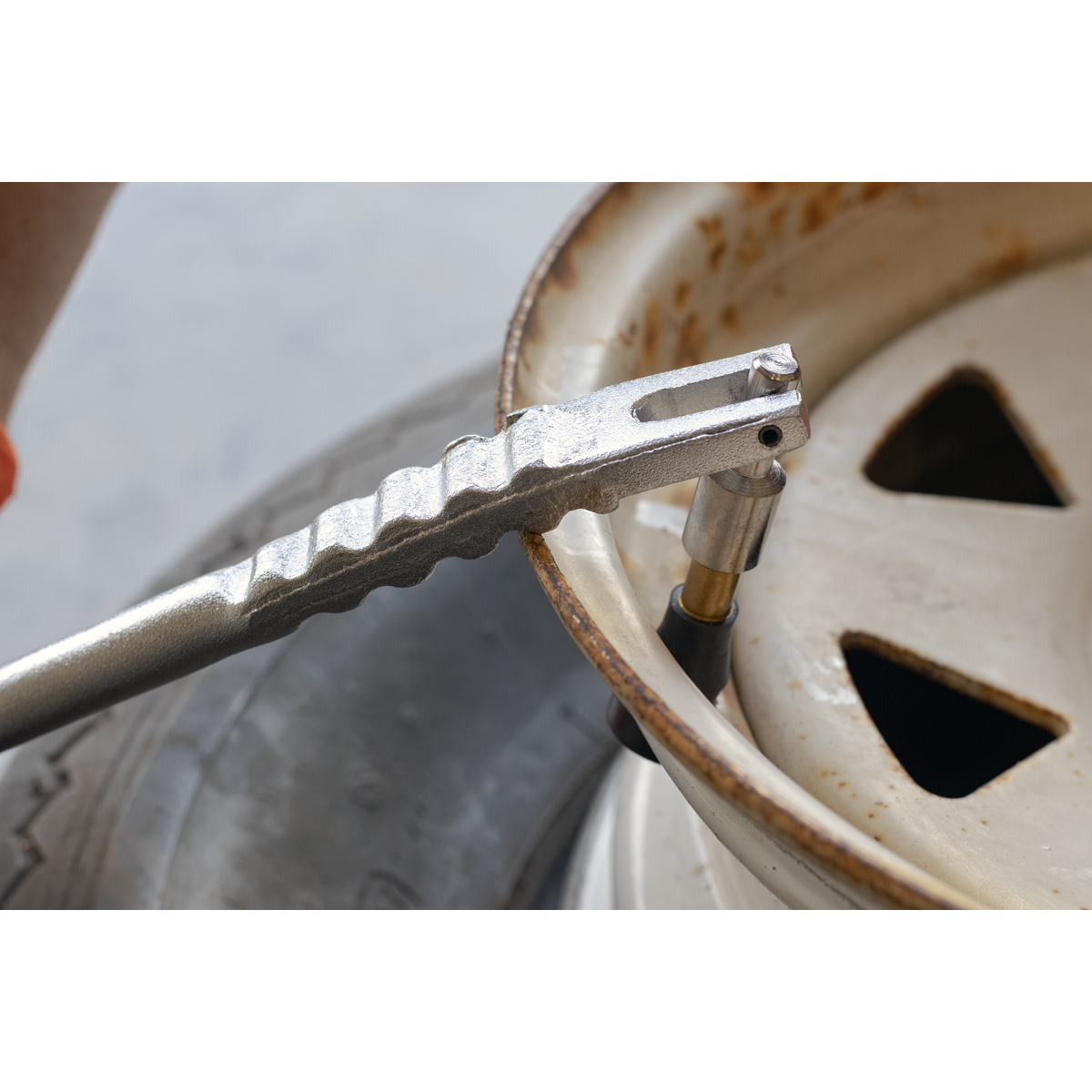 Tyre Valve Installer TST/TVI