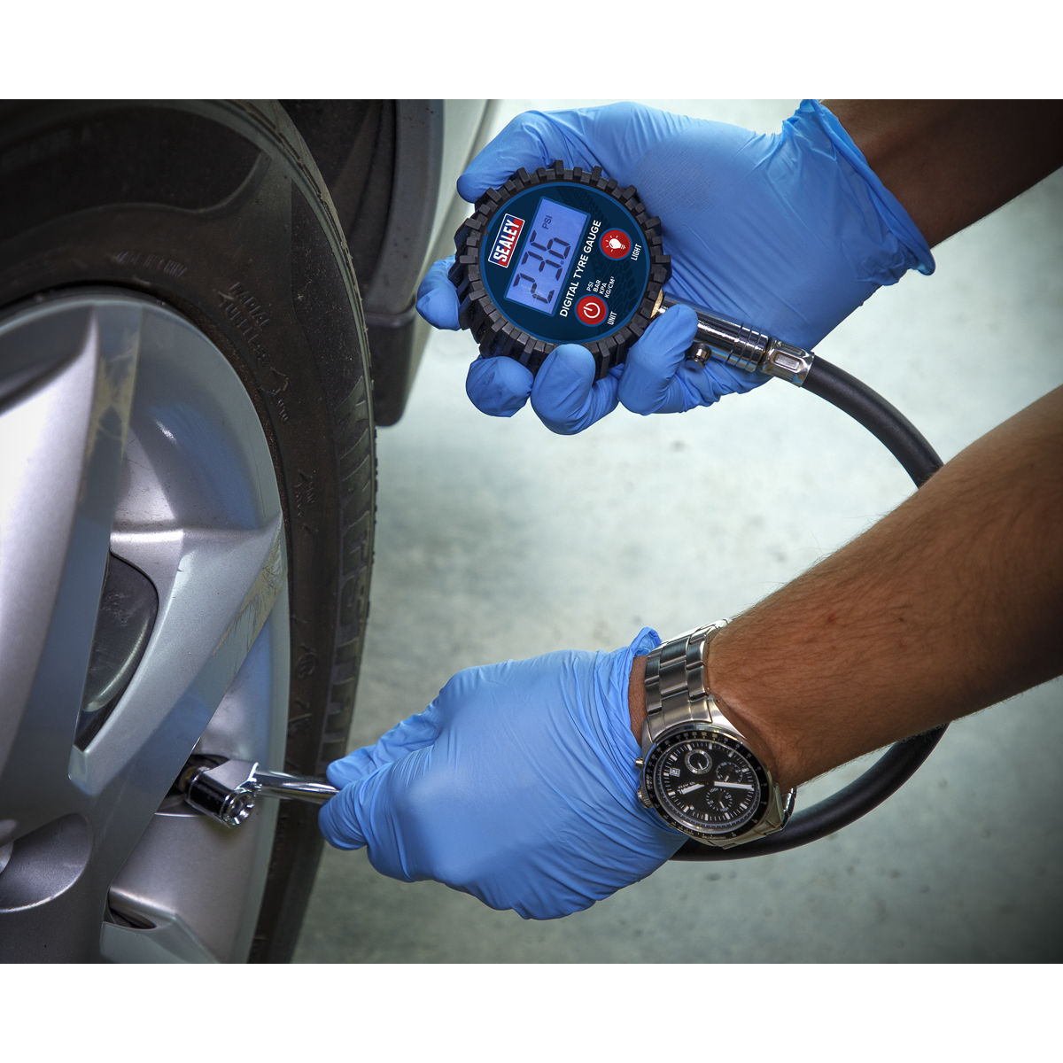 Digital Tyre Pressure Gauge with Twin Push-On Connector TST003