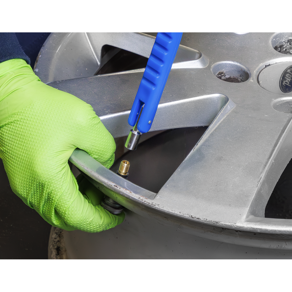 Alloy Rim Tyre Valve Installer TST04