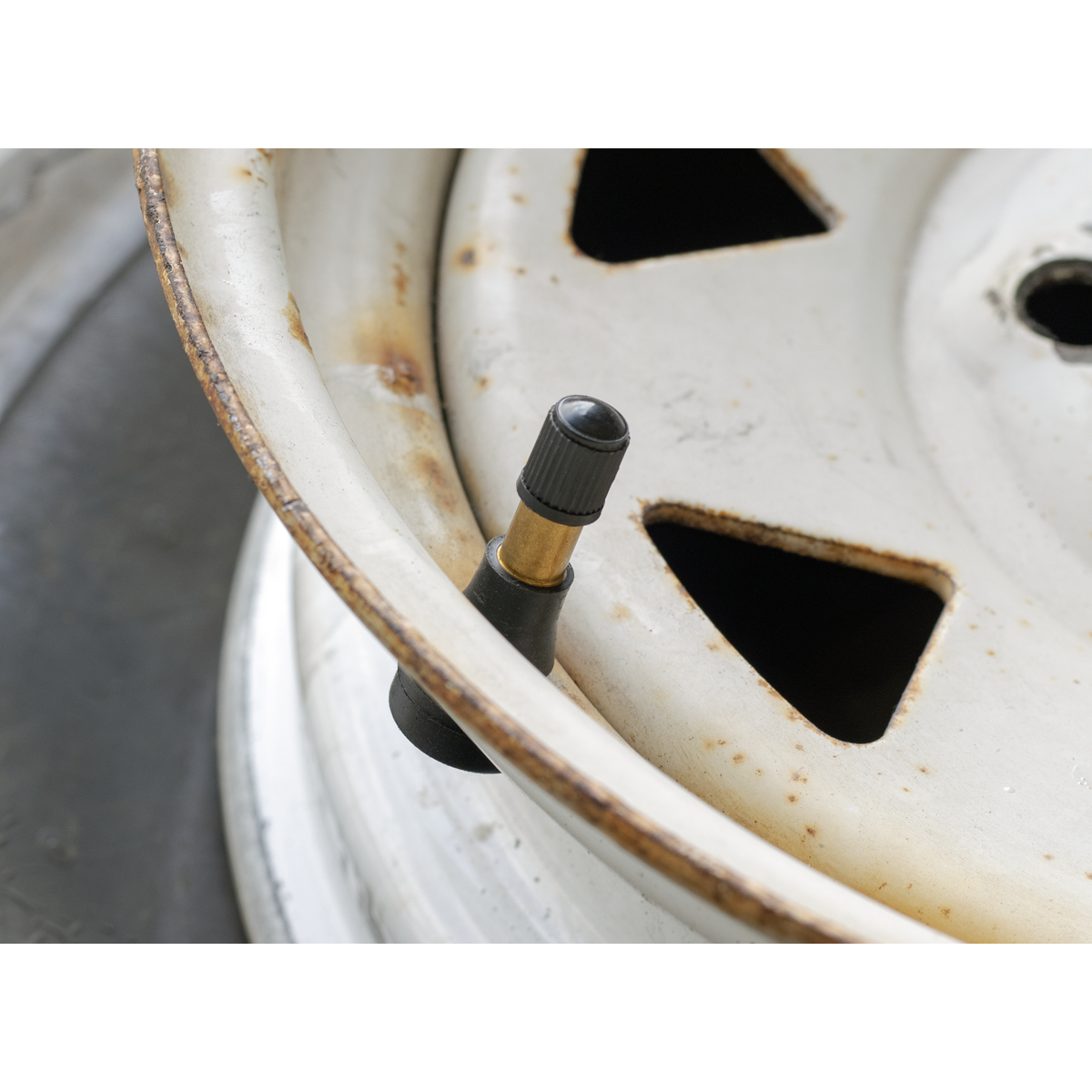 Snap-in Tubeless Tyre Valve, Type TR413 - Pack of 100 TV413