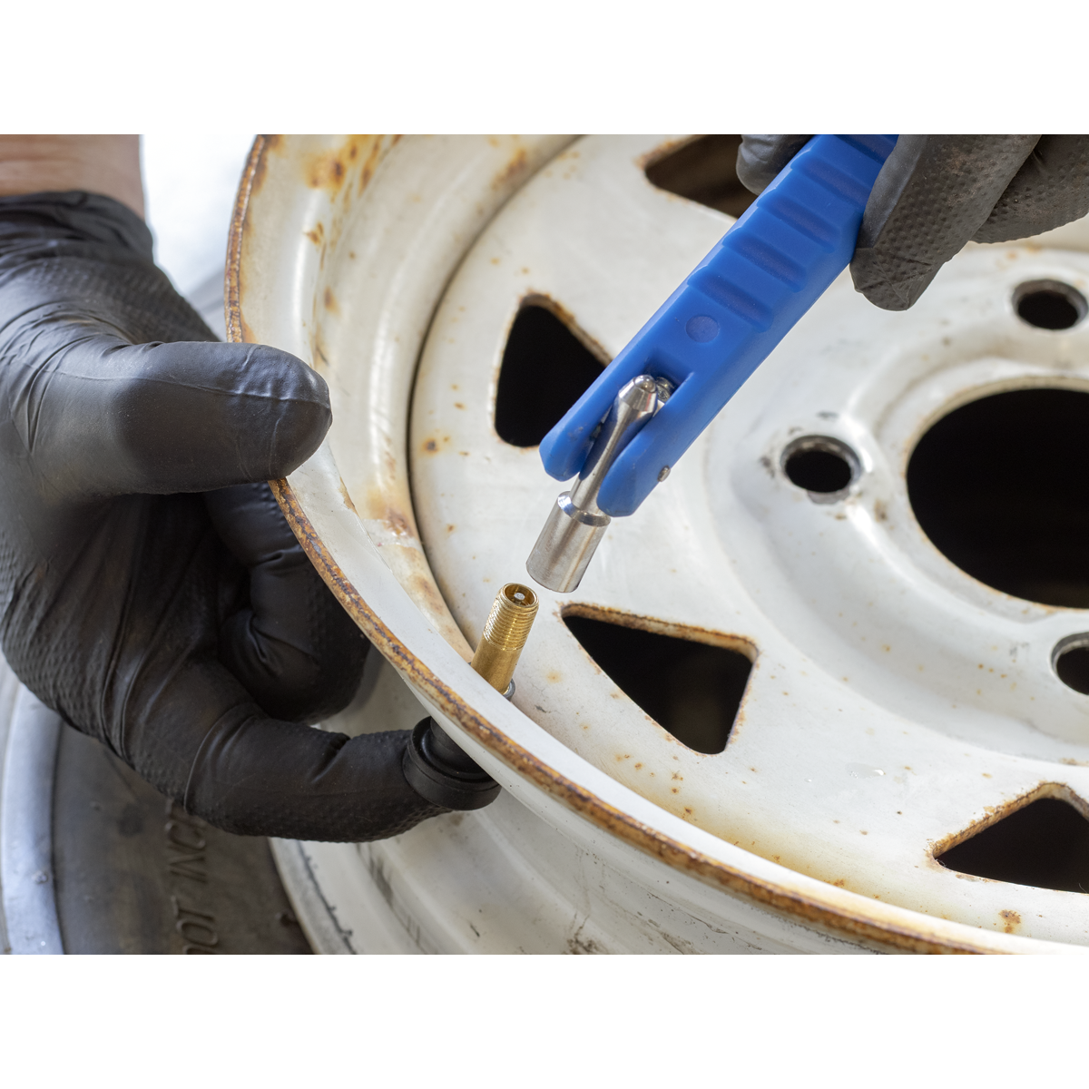 Snap-in Tubeless Tyre Valve, Type TR413 - Pack of 100 TV413