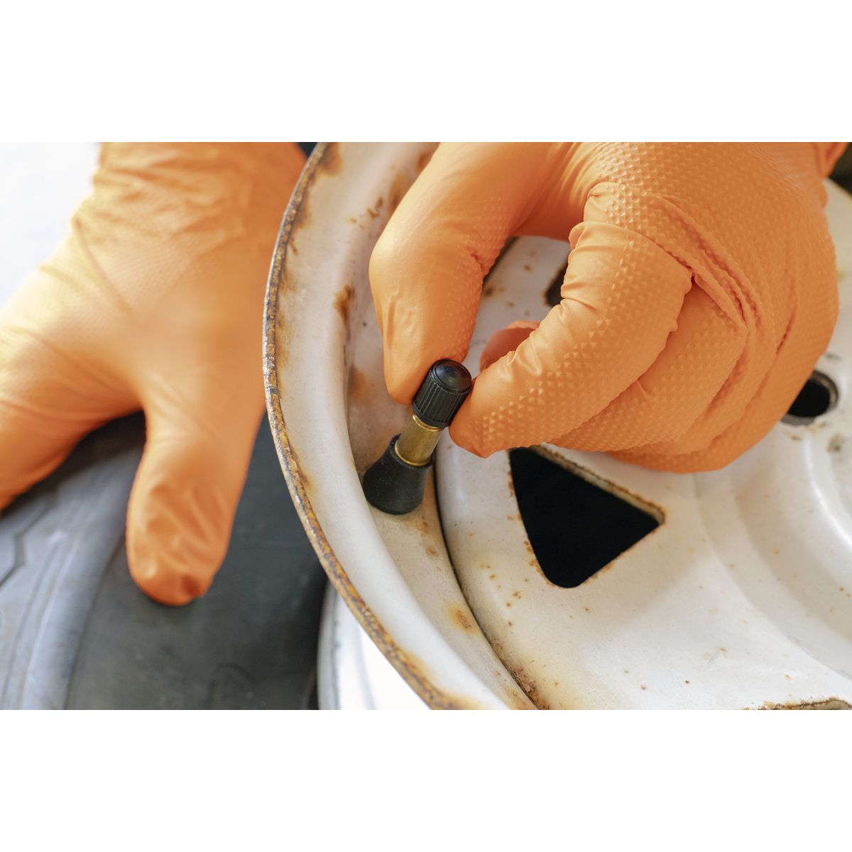 Snap-in Tubeless Tyre Valve, Type TR413 - Pack of 100 TV413