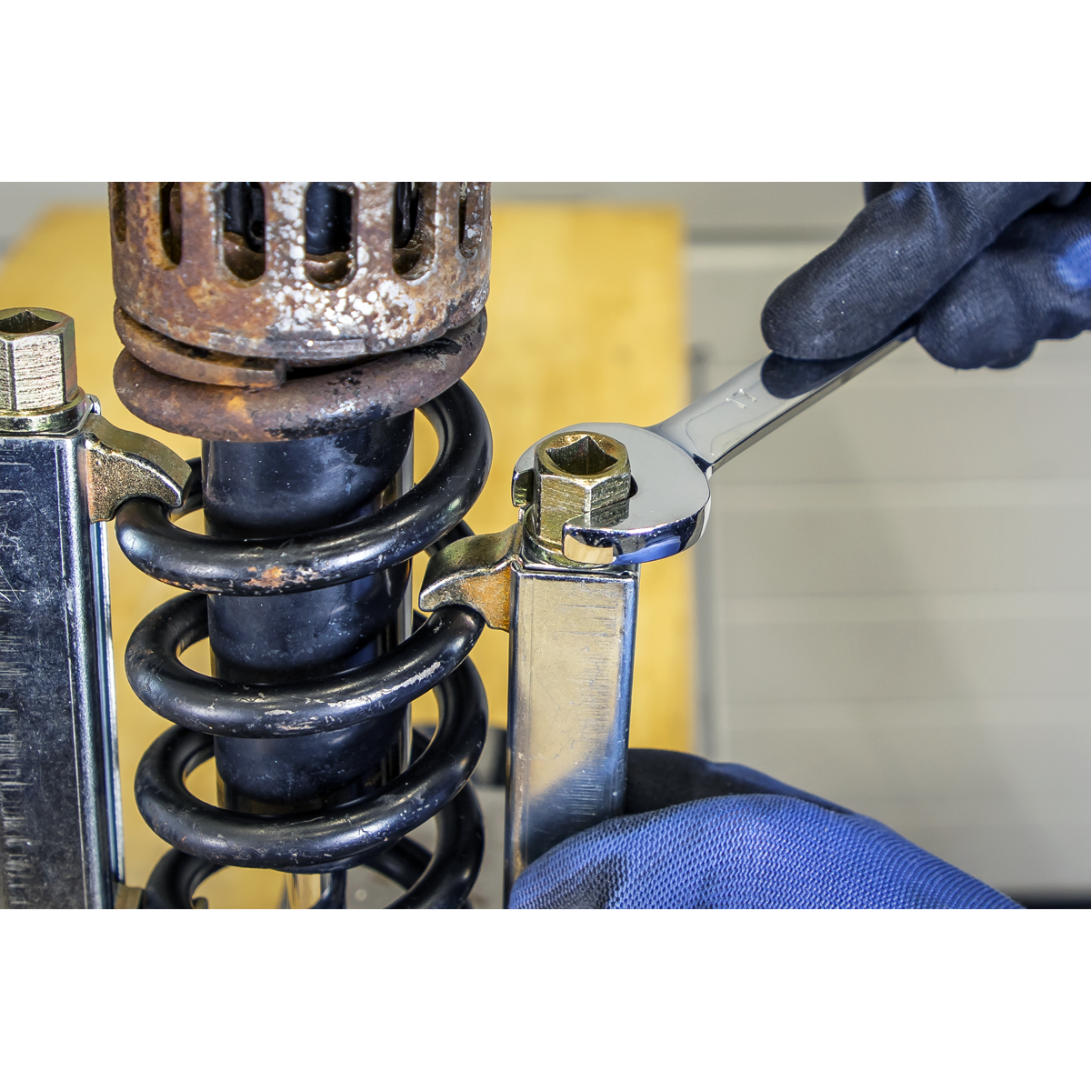 Motorcycle Coil Spring Compressor VS1824