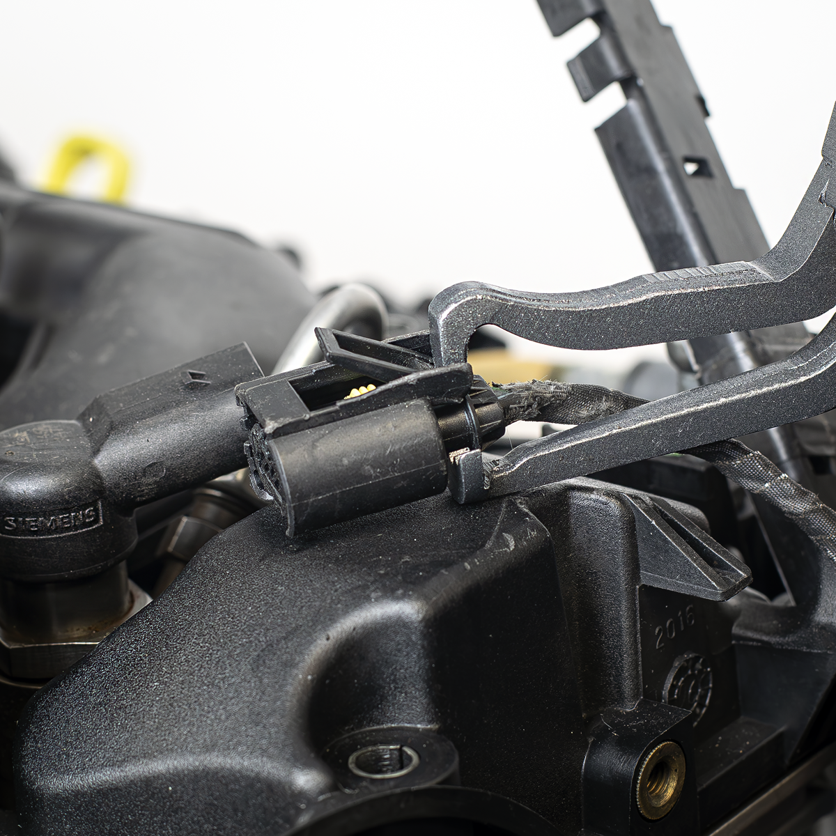 Electrical Disconnect Pliers - 60° Angled VS416A