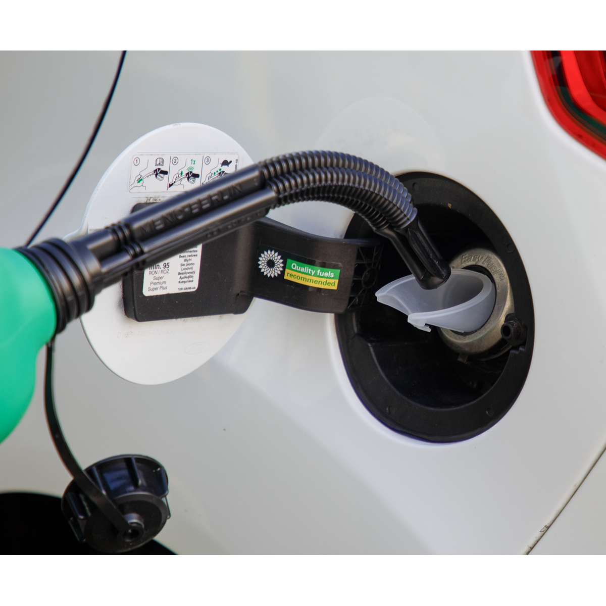 Petrol Emergency Fuel Funnel for Ford VS72