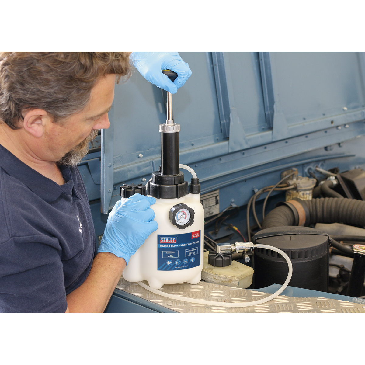 Brake & Clutch Bleeding System 2.5L VS820